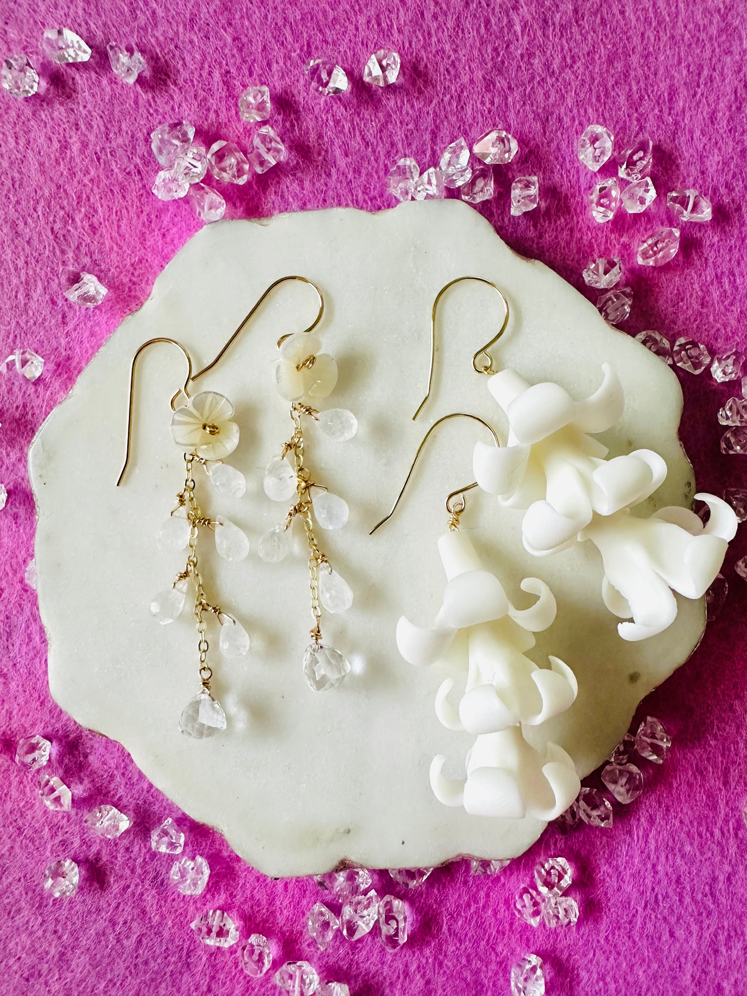Puakenikeni Earrings(White/Baby Pink)