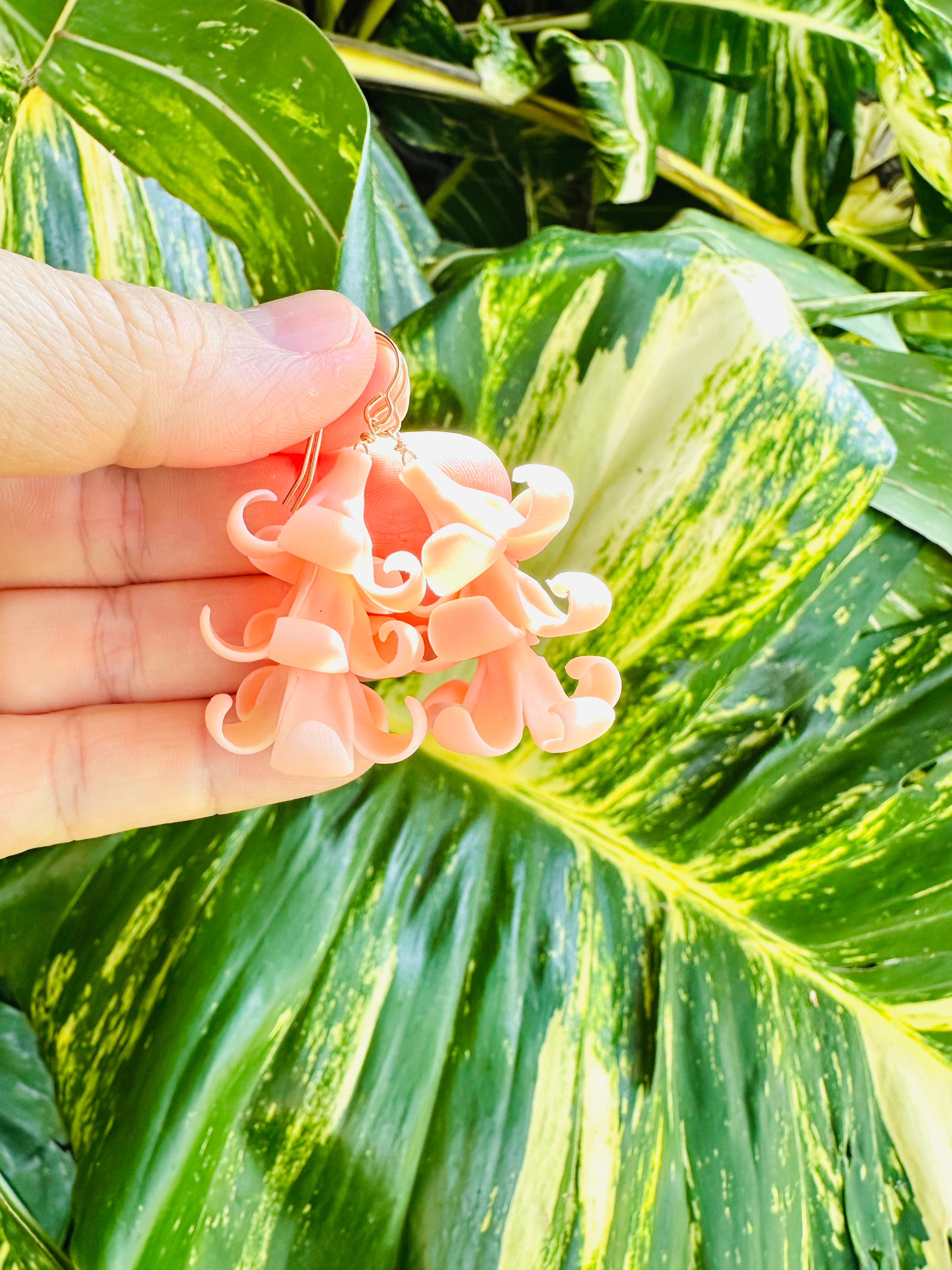 Puakenikeni Earrings(White/Baby Pink)