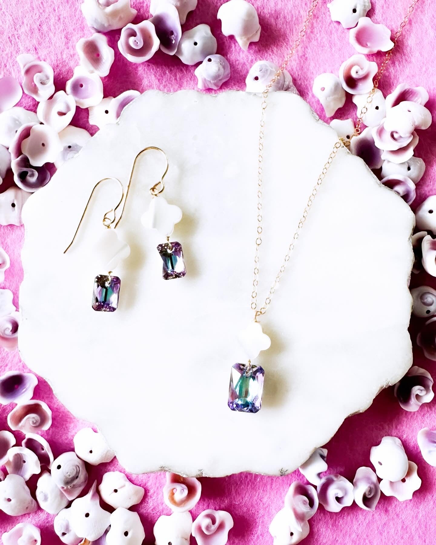 Clover Shell & Crystal Necklace
