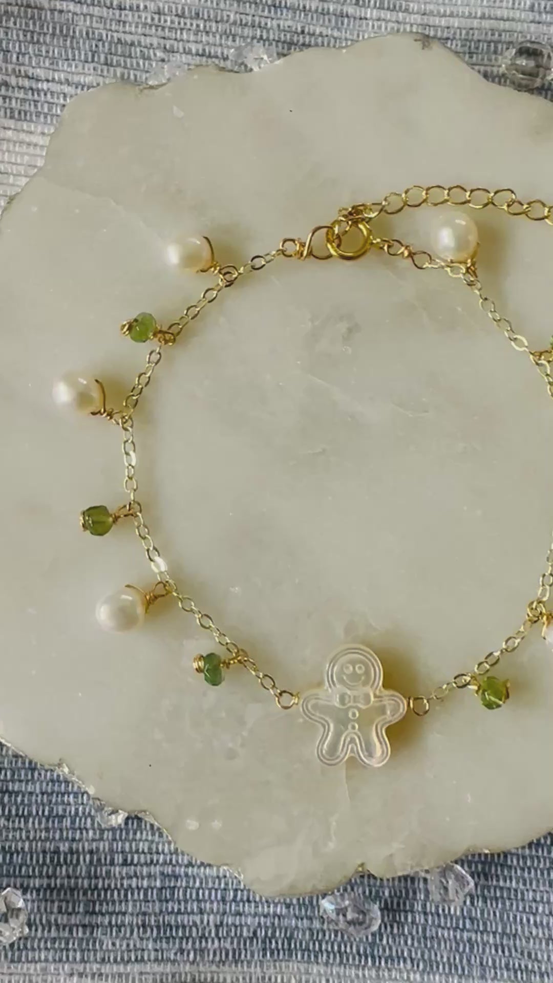 Load video: Gingerbread Man Bracelets