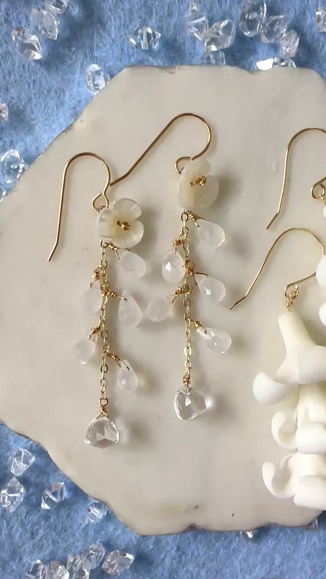 Load video: Puakenikeni Earrings(White/Baby Pink)