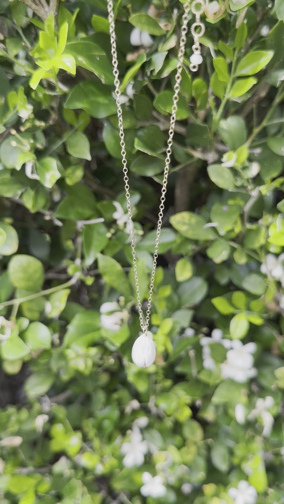 Load video: Pikake Flower Necklace