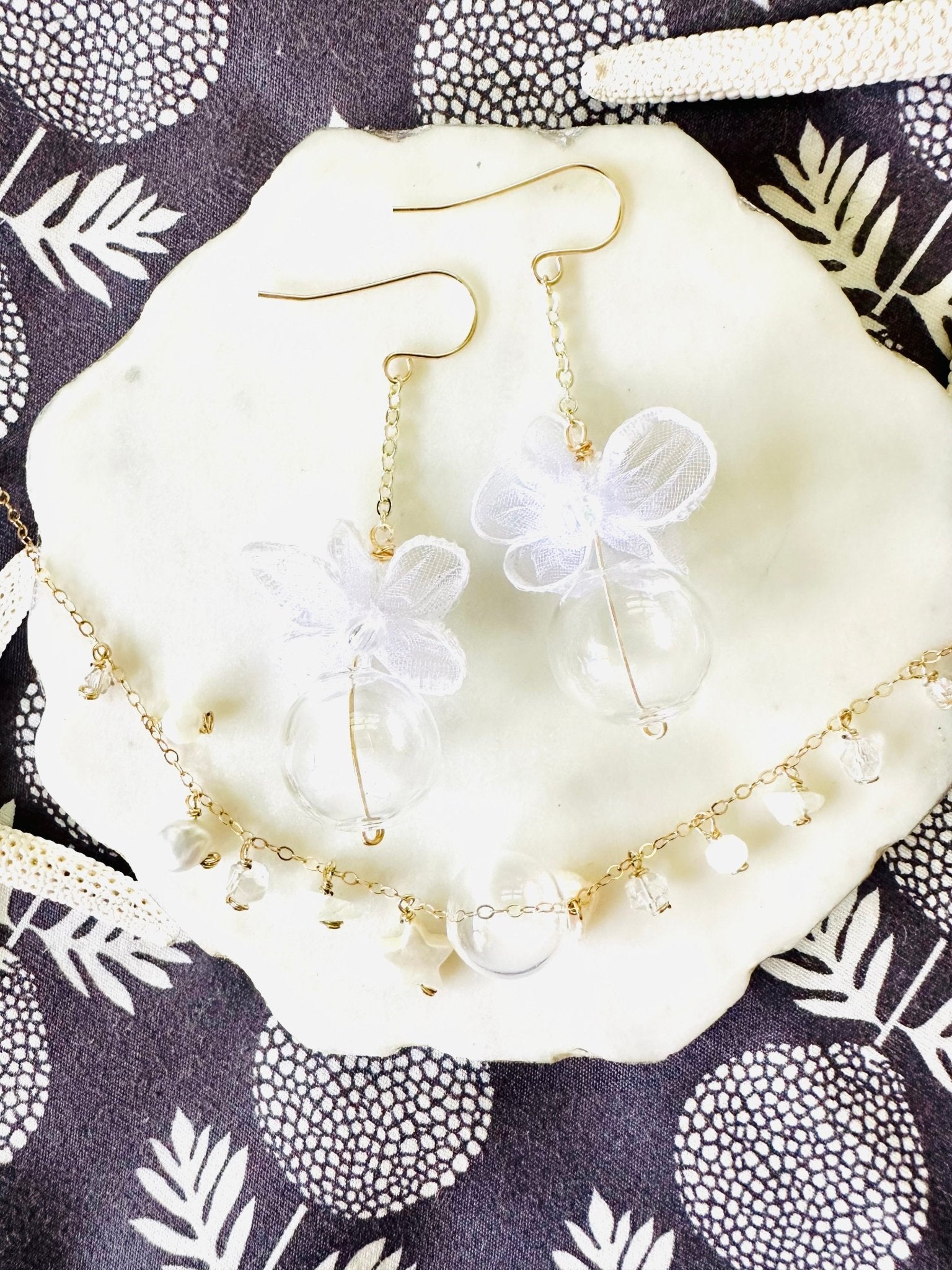 White Chiffon Flower & Crear Glass Earrings - Lehua Hawaii Jewelry LLC