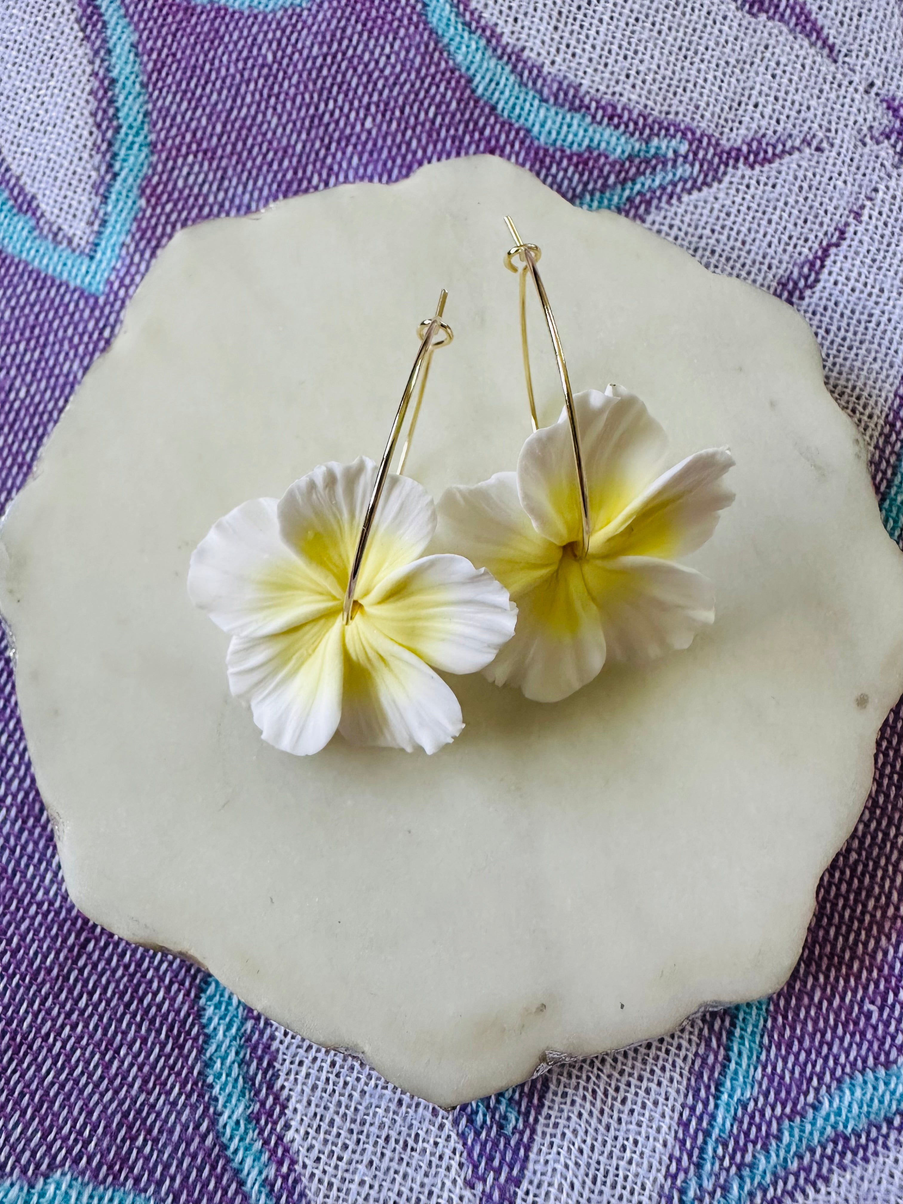 White-yellow Hibiscus Hoop