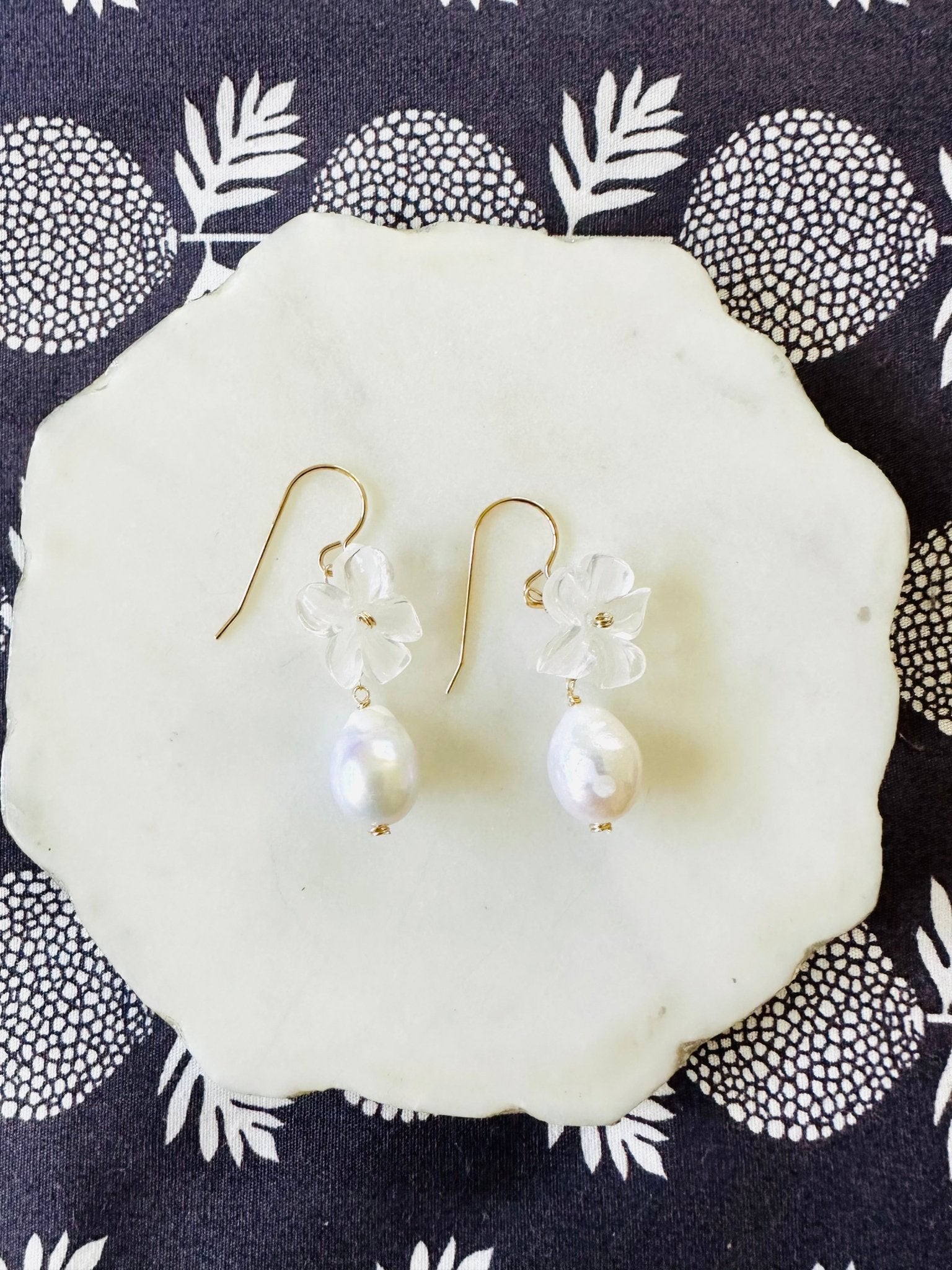 White Flower & Teardrop Pearl Earrings - Lehua Hawaii Jewelry LLC