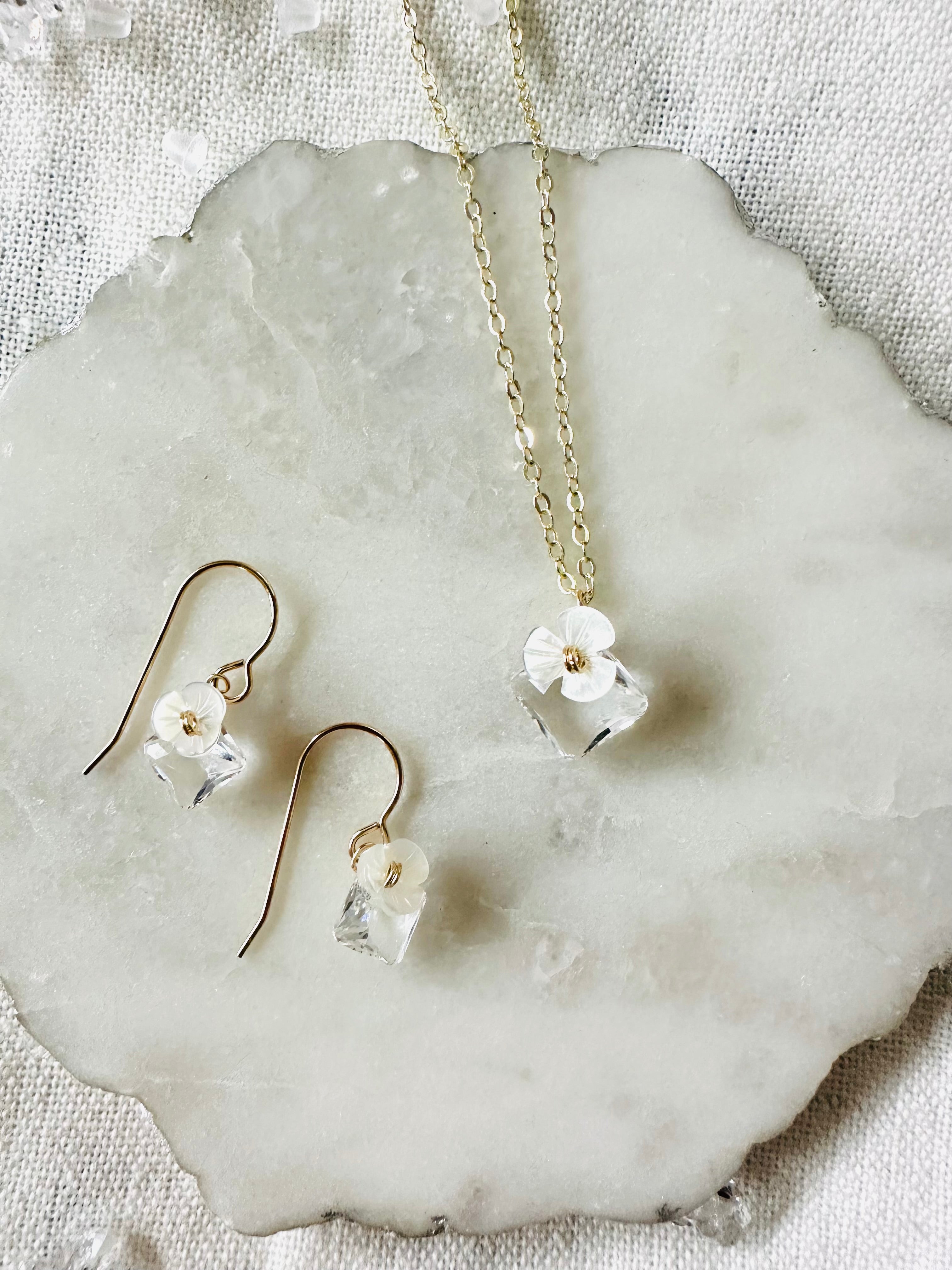 Rose Pink / Blue / Light Blue / Clear / Gold & Shell Flower Necklace