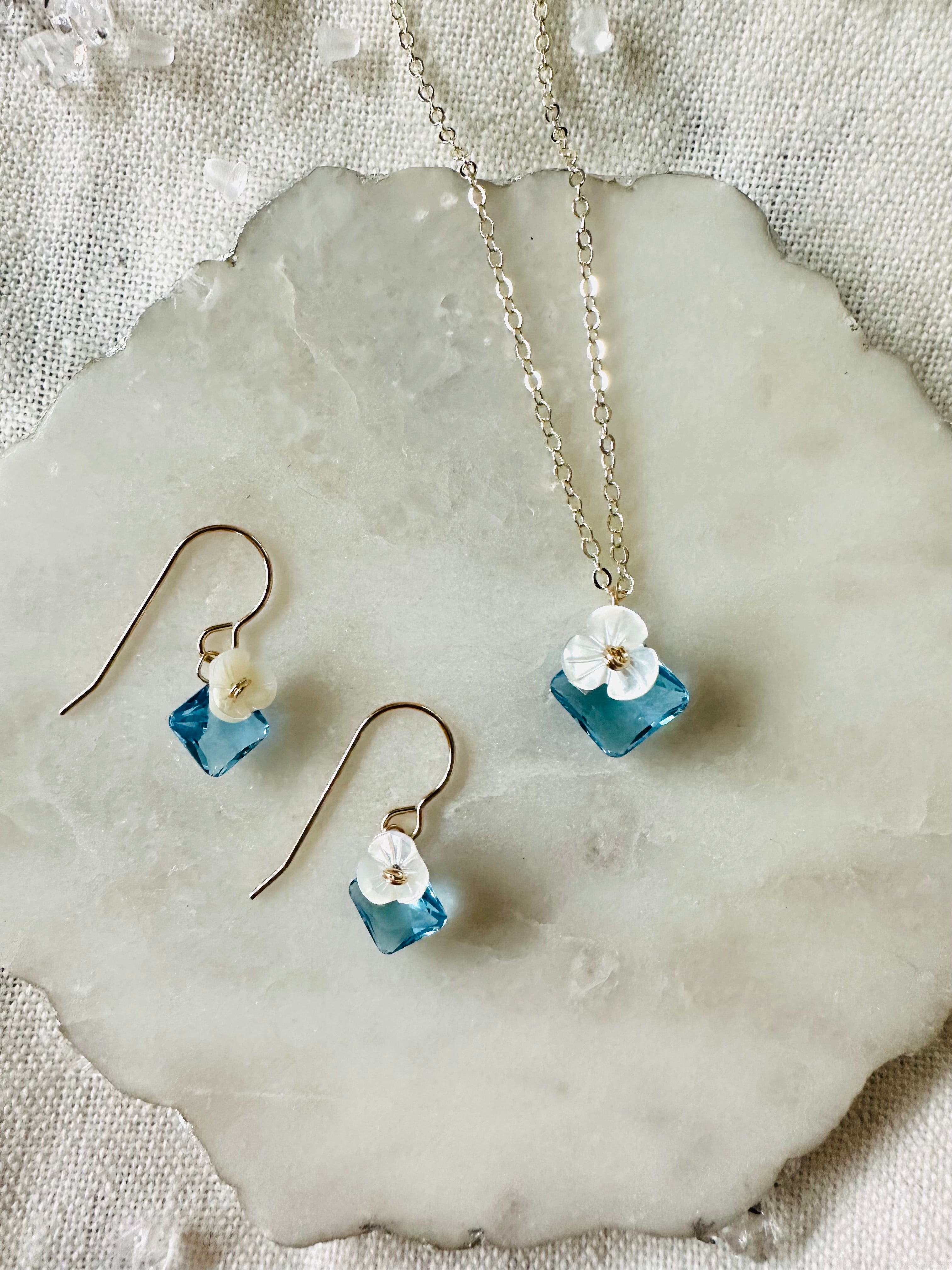 Rose Pink / Blue / Light Blue / Clear / Gold & Shell Flower Necklace