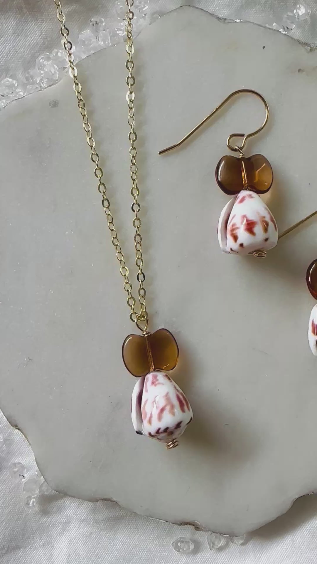 Load video: Vintage Glass Brown Bow Shell Necklace